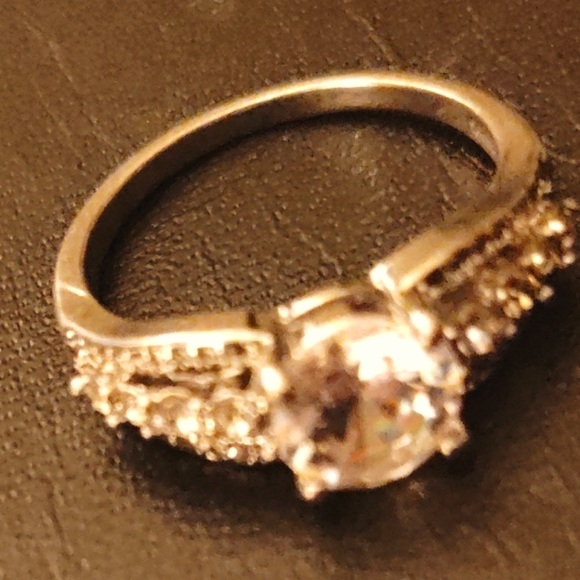 Sterling silver engagement ring - Picture 1 of 3